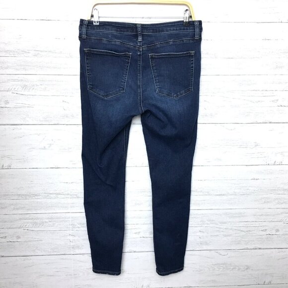 Silver Jeans Women's Most Wanted Skinny Distressed size 31 x 29 - Picture 2 of 9